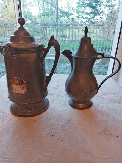 null Lot of 2 important pitchers: 1 from the house of Beed and Benton, England. Art...