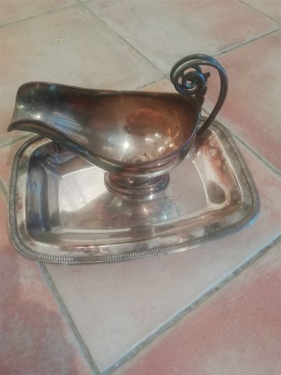 null Sauce boat with pedestal and silver plated metal dish in the early 19th century...