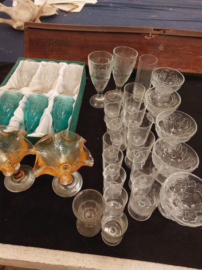 null Lot de 50 verres divers: Bohème, Cristal, etc.