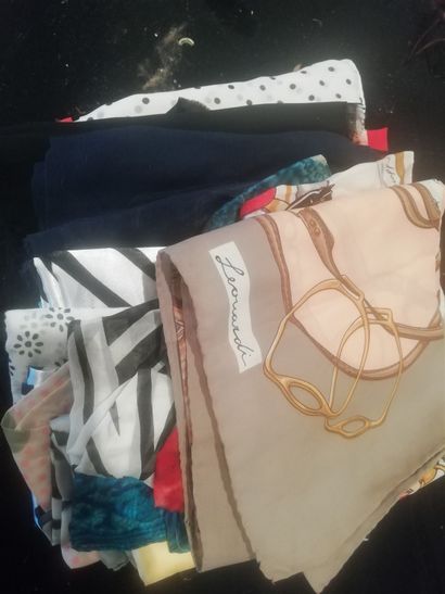 Lot of 50 scarves, leather gloves and va...
