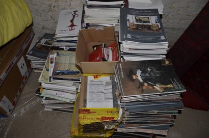 null Lot de 500 numéros de la Gazette Drouot + Environ 1000 catalogues de ventes...