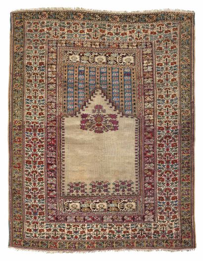 null GHIORDÈS carpet (Asia Minor), circa 1860
Dimensions : 195 x 143cm.
Technical...