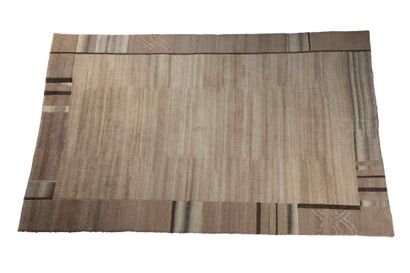 null Nepalese carpet, circa 1975 
Dimensions: 288 x 197cm. 
Technical characteristics...