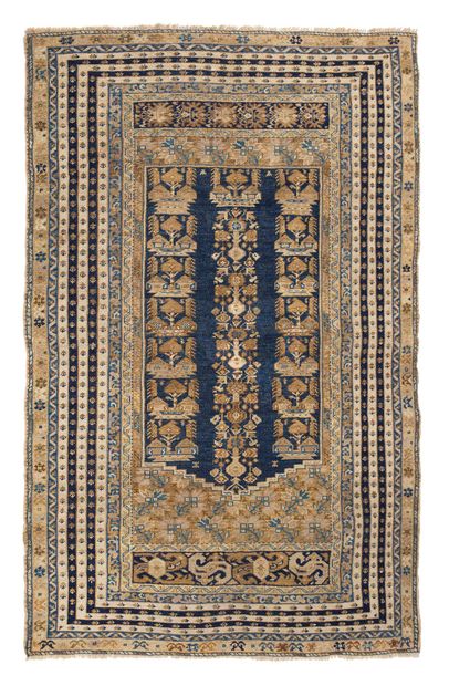 null Rare tapis KOULA "Mezarlik" (Asie Mineure), vers 1860
Dimensions : 194 x 131cm.
Caractéristiques...