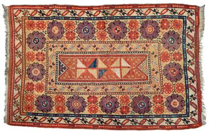 null Melas carpet (Asia Minor), late 19th century
Dimensions : 145 x 110cm.
Technical...