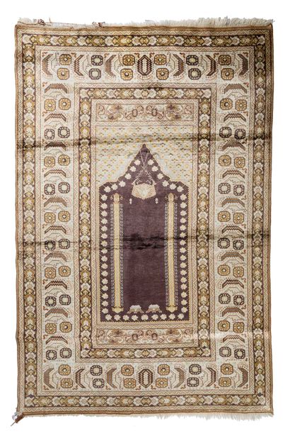 null Silky KAYCÉRI carpet (Asia Minor), circa 1920
Technical characteristics: Velvet...