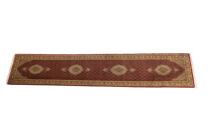 null TABRIZ gallery carpet (Iran), circa 1965
Dimensions: 420 x 85cm. 
Technical...