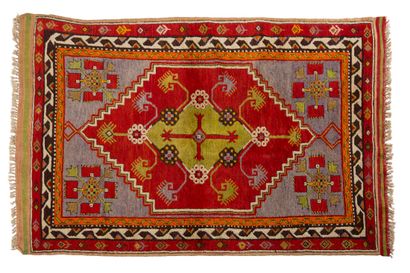 null BERGAME carpet (Asia Minor), circa 1930
Dimensions: 140 x 100cm.
Technical characteristics...