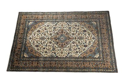 null KACHAN carpet (Iran), circa 1970
Dimensions: 348 x 240cm. 
Technical characteristics...