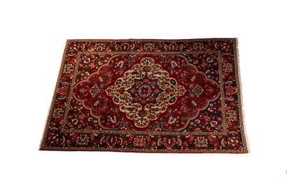 null Tapis BAKTIAR (Iran), vers 1965
Dimensions : 331 x 236cm. 
Caractéristiques...