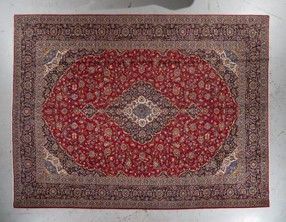 null Very important Kachan
Iran
Circa 1970/75
Dimensions. 507 x 390 cm
Wool velvet...
