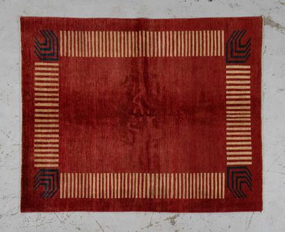 null Modern contemporary rug
Farahan
Afghan
Circa 1985
Size 192 x 152 cm
Wool velvet...