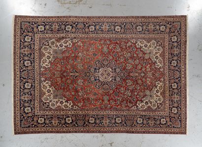 null Exceptional and important Isfahan. Late
Iran
Wool and silk
Circa 1970
Dimensions...