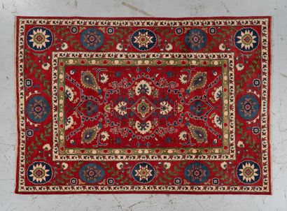 null Original and great Kazak
South Caucasus
Circa 1980
Dimensions. 288 x 204 cm
Wool...