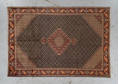 null Large Ardebil rug
Northern Iran
circa 1970/75
Dimensions. 292 x 198 cm
Wool...