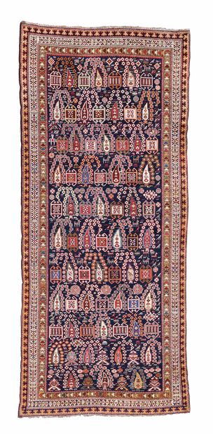 null Original tapis DAGHESTAN (Caucase), fin du 19e siècle
Dimensions : 295 x 139cm.
Caractéristiques...