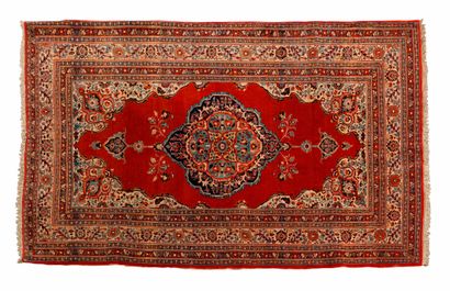 null Rare tapis TABRIZ tissé dans les ateliers de Maître DJAFFER (Perse), vers 1880
Dimensions...