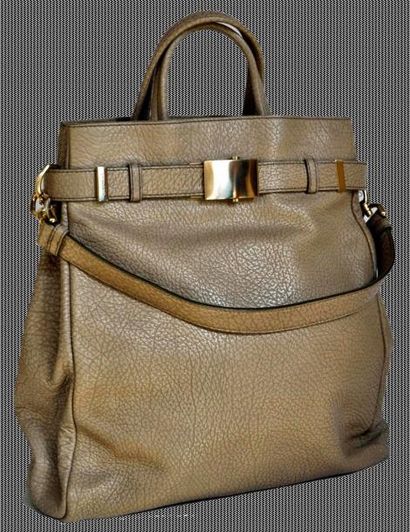 GIVENCHY Sac en cuir grainé beige taupe à bandoulière amovible. Très bon état