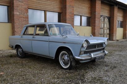 FIAT 1800 - 1964 N° Série: 130178 Fiat lance la 1800 en 1959 qui comme la 2100 est...