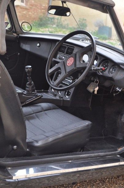 MGB Cabriolet - 1981 Fabriquée de 1962 à 1980 c'est l'archétype du roadster anglais....