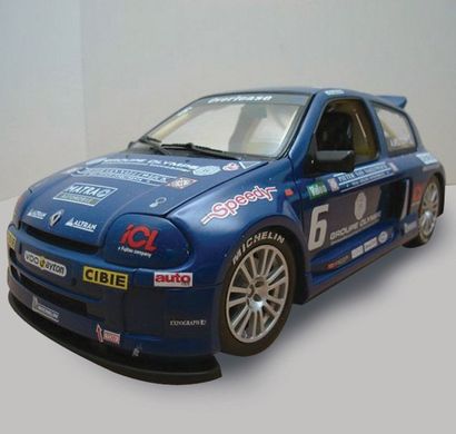 RENAULT CLIO TROPHY BELTOISE ? 2001 Moteur V6 2946 cm3, 285 ch à 7400 tr/min boîte...