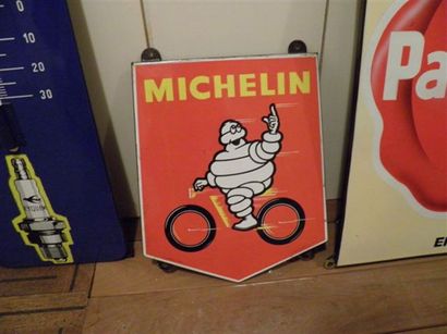 null Plaque MICHELIN Bibendum pentagone rouge 45x35x10cm