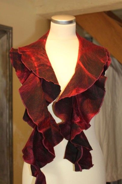ARTURO COSTANZO Echarpe en partie laine. Couleur noir/ rose. Réversible
