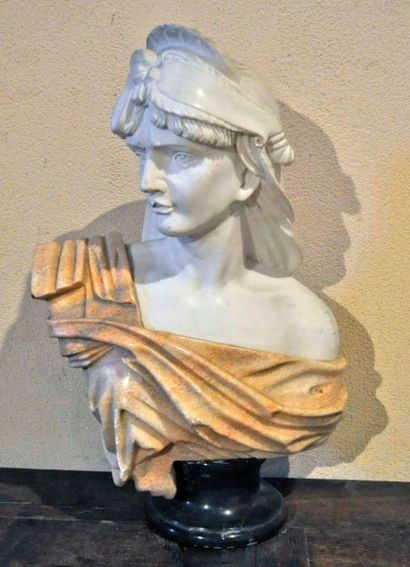 null Buste de divinité en marbre, Ht. 64 cm
