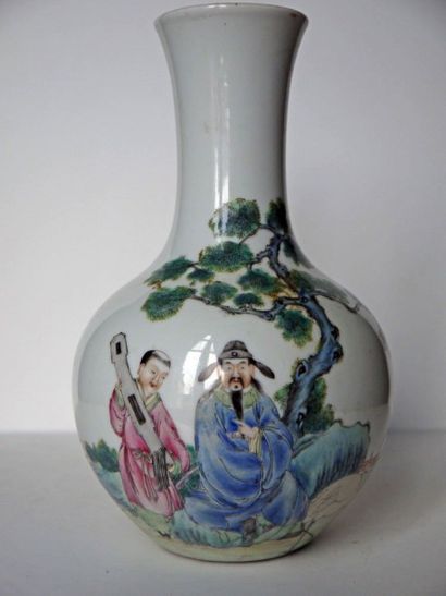 null Vase chinois - travail ancien - décor : mandarin écoutant un musicien au pied...