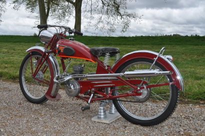 PEUGEOT P53 CS, 1952 C?est en 1939 que Peugeot commercialise ses vélomoteurs P53...