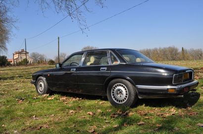 DAIMLER XJ 40, 1992 Type DKALD4
Moteur 6 cylindres en lignes 24 soupapes
3980 cm3
219...