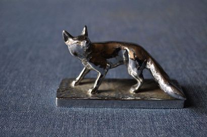 null RENARD. Métal argenté, mascotte de radiateur, 5x9cm