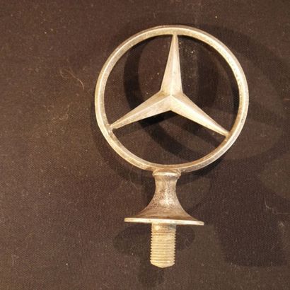 null Embleme Mercedes, à l'etoile à 3 branches. Mascotte en aluminium vers 1930/1940....