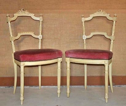 null Paire de chaises en bois laqué, vers 1900.