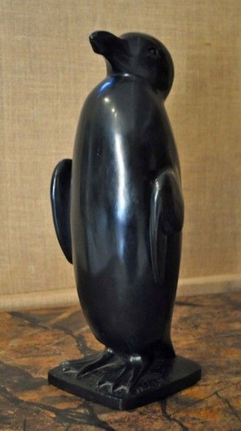 David MESLY (1918-2004). Le Pingouin. Bronze signé et numérote 5/8. Ht. 37cm