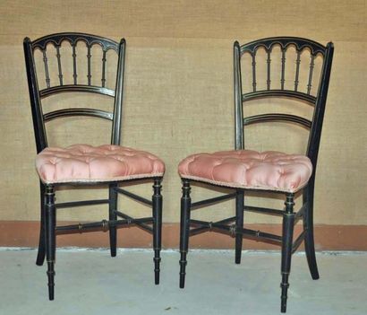 null Paire de chaises à barrettes en bois noirci. Epoque Napoléon III.