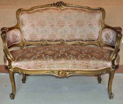 Canapé en bois doré. Style Louis XV