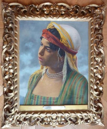Luis Angleda PINTO (1873-1946). L'Orientale au collier de perles. Huile sur toile,...