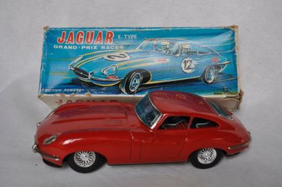 null Jaguar type E ? à piles ? en boîte ?métal rouge 27cm.- made in Japan