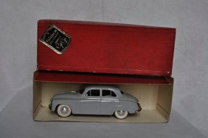 null Simca Aronde « GEGE »France 1950 ? boîte sans le décor intérieur ? 23cm.