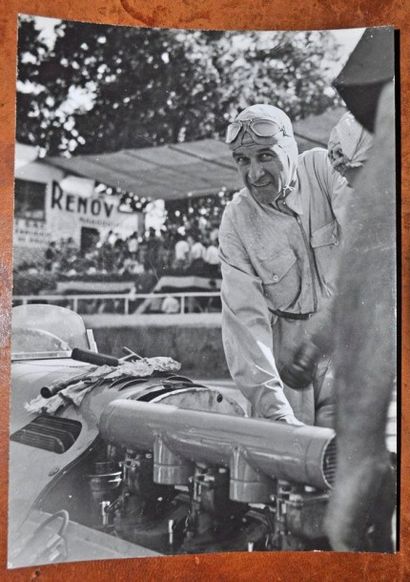 null Raymond Sommer et sa Talbot 4,5L au GP d'Albi 1949. Photo Dieuzaïde (cachet)...