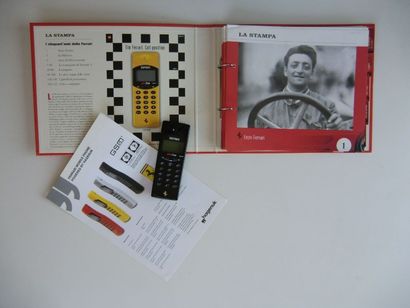 null 1 Téléphone et sa brochure Ferrari