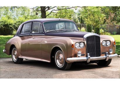 BENTLEY S - 1957 Produite de 1955 à 1957 à 3072 exemplaires la S marque l’évolution...