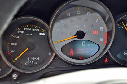 PORSCHE 997 GT3 RS – 2007 La GT3 RS est une véritable sportive, c’est l’image de...
