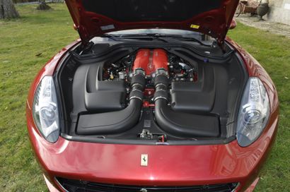 FERRARI CALIFORNIA Coupé Cabriolet- 2010 En 2009 Ferrari innove en lançant un modèle...