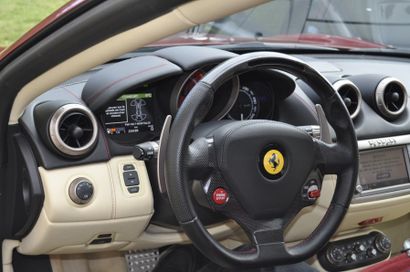 FERRARI CALIFORNIA Coupé Cabriolet- 2010 En 2009 Ferrari innove en lançant un modèle...