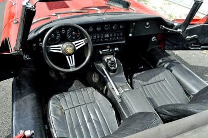 JAGUAR TYPE E ROADSTER - 1967 Produite de 1961 à 1975, la Jaguar type E, reprend...
