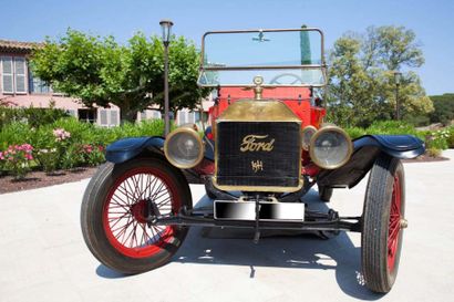 FORD « T » TORPEDO RUNABOUT - 1911 La Ford T produite de 1908 à 1927 est la première...