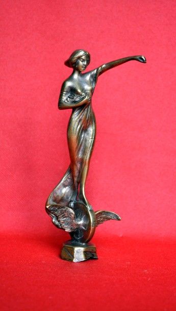  FORTUNA. La déesse de la fortune. Bronze Art Nouveau. Monogramme AO (?) Ht. 18c...