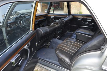 MERCEDES 300 SEL 6.3L - 1969 Mercedes réalise une berline de très grand luxe, qui...